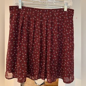 Old Navy Burgundy mini skirt with floral pattern and elastic waist size medium